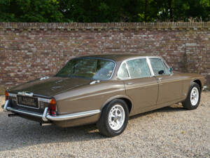 Bild 2/50 von Jaguar XJ 6 L 4.2 (1975)