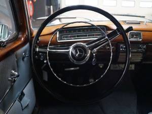 Image 15/50 of Mercedes-Benz 220 S (1959)