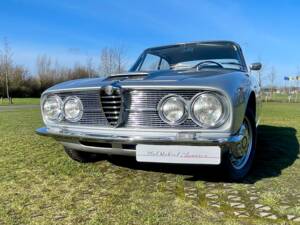 Image 24/42 of Alfa Romeo 2600 Sprint (1965)