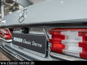 Image 13/15 of Mercedes-Benz 280 E (1982)