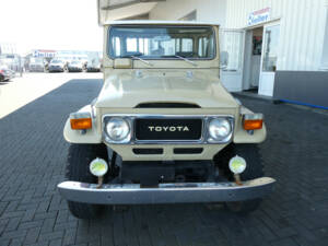 Image 2/15 of Toyota Land Cruiser BJ 45 (1984)