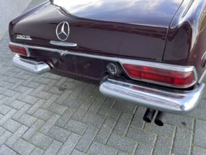 Image 27/36 of Mercedes-Benz 280 SL (1969)