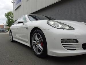 Image 20/98 of Porsche Panamera S (2010)
