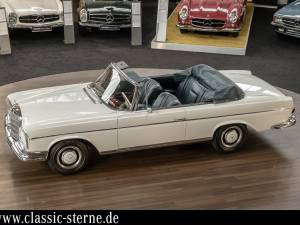 Image 8/15 de Mercedes-Benz 220 SE b (1963)