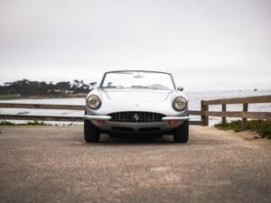 Image 29/48 of Ferrari 330 GTS (1968)