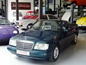 Bild 1/26 von Mercedes-Benz E 220 (1996)
