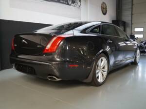 Image 4/32 of Jaguar XJ 5.0 (2011)