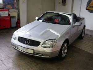 Afbeelding 10/40 van Mercedes-Benz SLK 230 Kompressor (1999)