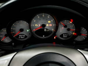 Image 18/25 of Porsche 911 Carrera S (2004)