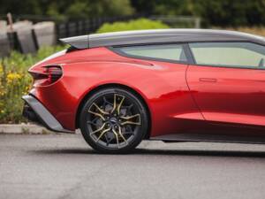 Immagine 7/48 di Aston Martin Vanquish Zagato Shooting Brake (2019)