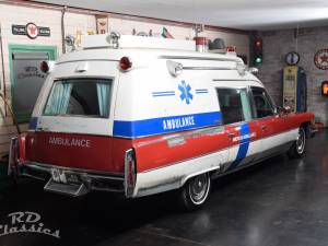 Image 5/50 de Cadillac Fleetwood 60 Ambulance (1975)