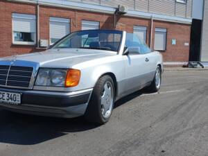 Imagen 30/94 de Mercedes-Benz 300 CE-24 3.4 AMG (1992)