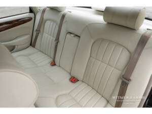 Image 10/32 of Jaguar XJ6 3.2 Executive (1997)