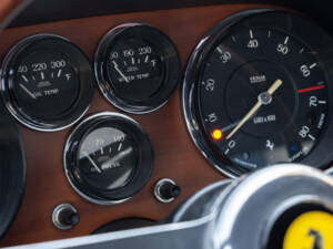 Image 33/69 of Ferrari 365 GT 2+2 (1969)