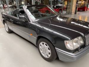 Image 22/22 de Mercedes-Benz E 200 (1995)