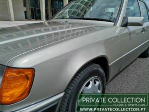 Image 53/98 of Mercedes-Benz 280 E (1992)