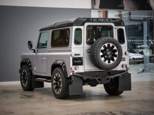 Immagine 9/36 di Land Rover Defender 90 Works V8 &quot;70th Edition&quot; (2015)