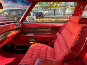 Bild 12/30 von Cadillac Coupe DeVille (1975)