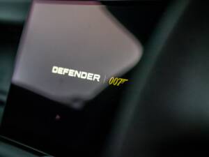 Image 33/50 of Land Rover Defender 110 V8 &quot;Bond Edition&quot; (2021)