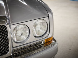 Image 18/77 of Bentley Azure (2001)