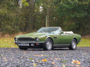 Immagine 26/50 di Aston Martin V8 Volante (1979)