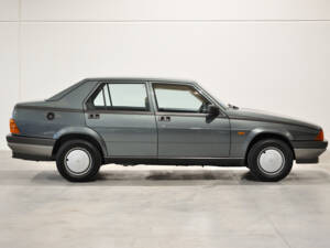 Bild 24/29 von Alfa Romeo 75 1.6 (1987)