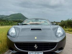 Immagine 4/11 di Ferrari California (2010)