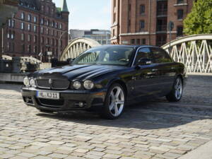 Image 1/97 of Jaguar XJ 2.7 D (2009)