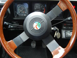 Image 12/23 de Alfa Romeo GTV 6 2.5 (1983)