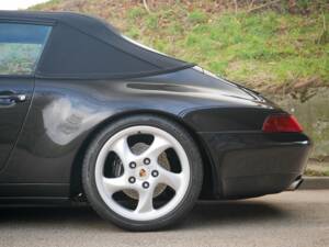 Image 3/34 of Porsche 911 Carrera (1997)