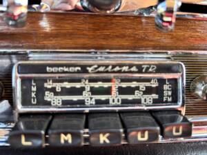 Image 32/64 of Mercedes-Benz 220 S b (1965)