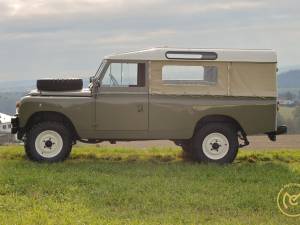 Image 6/20 of Land Rover 109 (1965)