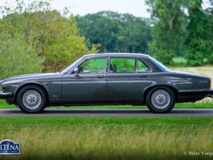 Image 11/57 de Jaguar XJ 12 (1986)