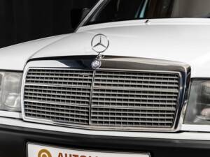 Image 7/78 de Mercedes-Benz 190 E 1.8 (1992)
