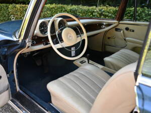 Immagine 15/17 di Mercedes-Benz 280 SE 3,5 (1971)