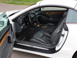 Image 8/21 de Mercedes-Benz SL 500 (2004)