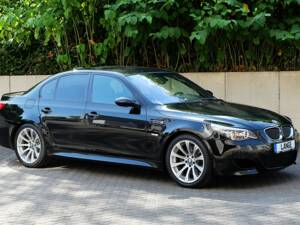 Image 4/51 of BMW M5 (2007)
