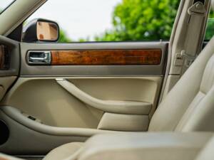 Afbeelding 25/50 van Jaguar XJ6 3.2 (1995)