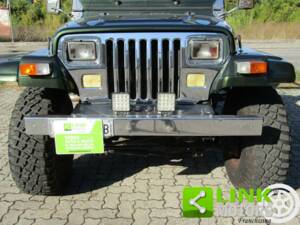 Bild 9/10 von Jeep Wrangler Sport 2.5 (1996)