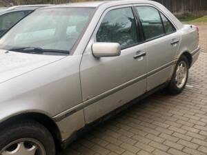 Image 5/12 de Mercedes-Benz C 200 (1997)