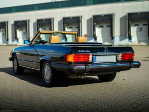 Image 17/33 de Mercedes-Benz 560 SL (1989)