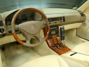 Bild 14/30 von Mercedes-Benz SL 500 (2000)