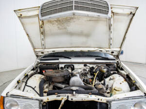 Immagine 10/46 di Mercedes-Benz 240 D (1982)