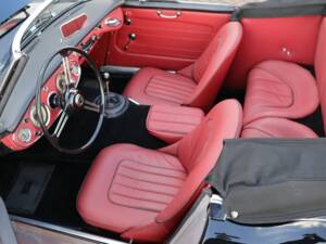 Immagine 4/7 di Austin-Healey 3000 Mk II (BJ7) (1963)