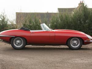Image 2/50 of Jaguar E-Type 3.8 Flat Floor (1961)