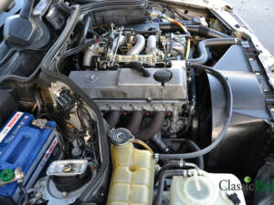 Image 35/39 of Mercedes-Benz 200 D (1993)