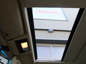 Image 34/63 of Mercedes-Benz 300 CE (1991)