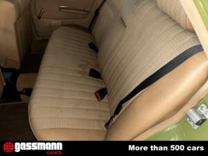 Bild 12/15 von Mercedes-Benz 200 D (1982)