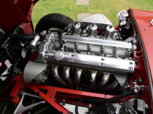 Image 31/50 de Jaguar E-Type (1968)