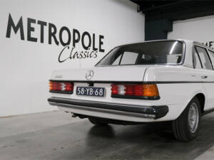 Image 8/27 de Mercedes-Benz 230 (1977)